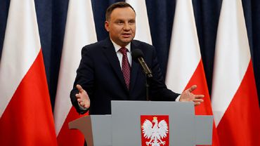 Президент Польши решил подписать вызвавшие критику в ЕС законы о судах