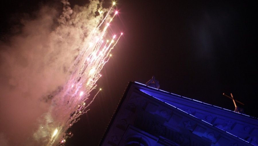 
Specialistai ragina jokiu būdu nenaudoti sušlapusios pirotechnikos - Lietuva ir Baltijos šalys