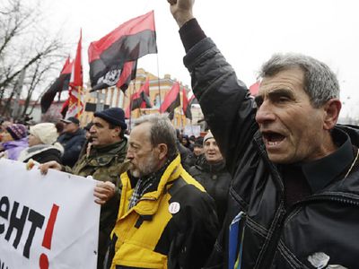 Тысячи сторонников Саакашвили начали &quot;марш за импичмент&quot; в центре Киева - В Мире