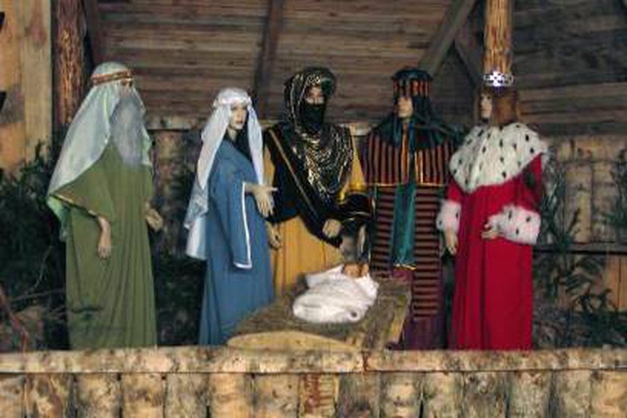 Вандалы разгромили рождественский вертеп в Вильнюсе - Литва и страны Балтии
