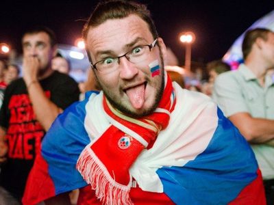 Российские болельщики в Литве болеют мирно — с флагами и песнями - Культурные и спортивные мероприятия