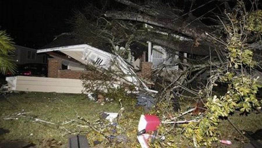 На США в Рождество обрушились 15 торнадо
 - В Мире