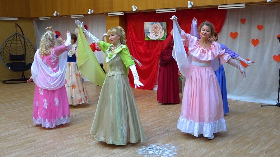 Сеньоры отметили сразу два праздника - День восстановления государства и День влюбленных (видео) - В Висагинасе