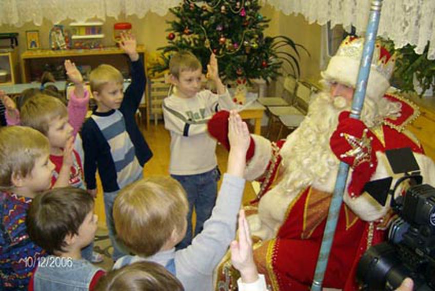Визит Деда Мороза в Латвию закончился штрафом                                