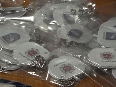 На Бога надейся, а светоотражатель носи. Акция «Будь видимым» прошла в церкви - В Висагинасе