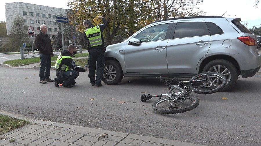 На улице Парко - столкновение - Происшествия и криминал
