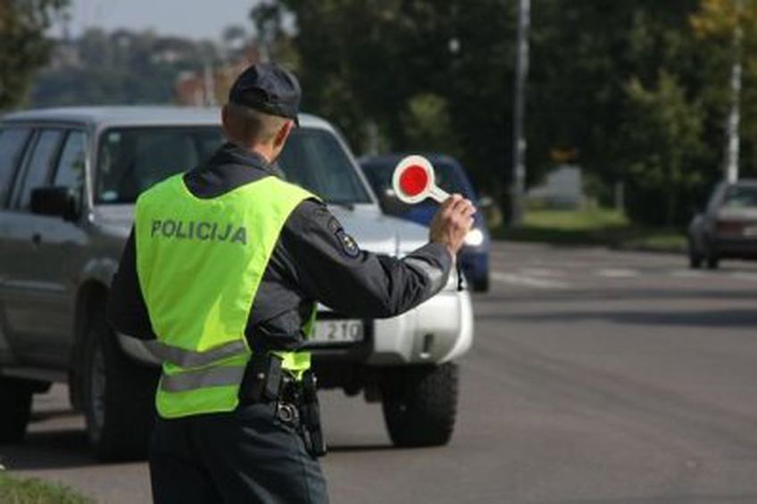  Informuoja policijos komisariatas               