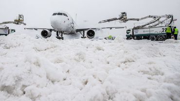 В аэропортах Москвы из-за непогоды задержаны почти 220 рейсов