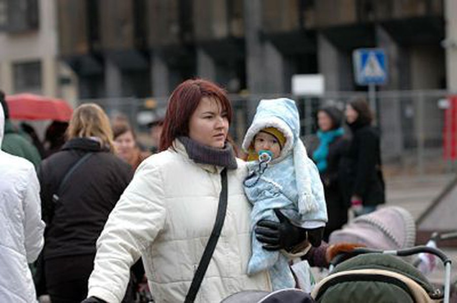 Įsigalioja nauja motinystės pašalpų mokėjimo tvarka - Lietuva ir Baltijos šalys