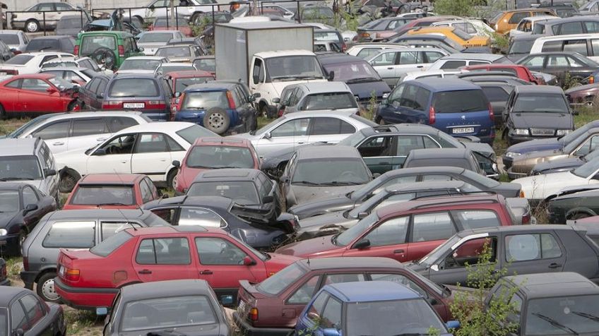 Министр: налог на автомобили подлежит рассмотрению
