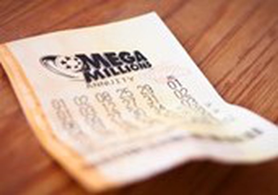 Американец выиграл джекпот в $1 млн, найдя билет после урагана «Сэнди»
 - В Мире