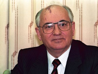 "За шесть лет у власти Михаил Горбачев изменил мир" - В Мире