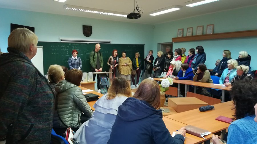 Языковые курсы пользуются спросом: полторы сотни взрослых садятся за парты - В Висагинасе