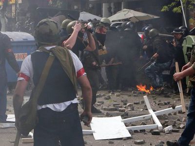 Активисты Антимайдана забаррикадировались в торговом центре в Одессе - В Мире