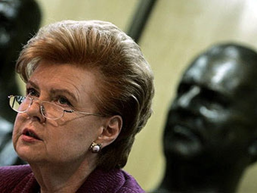 Вайра Вике-Фрейберга объяснила скандал вокруг пропавших часов - Литва и страны Балтии