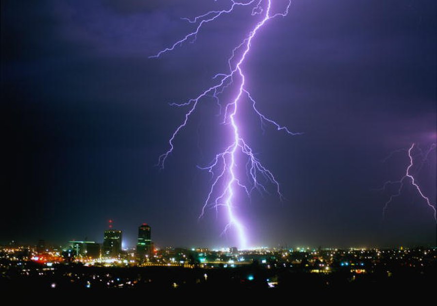 Пожарные предупреждают: будет стоять жара, возможна гроза - Литва и страны Балтии