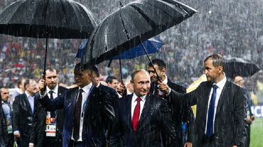 Источник: у российских руководителей всегда есть с собой зонты
