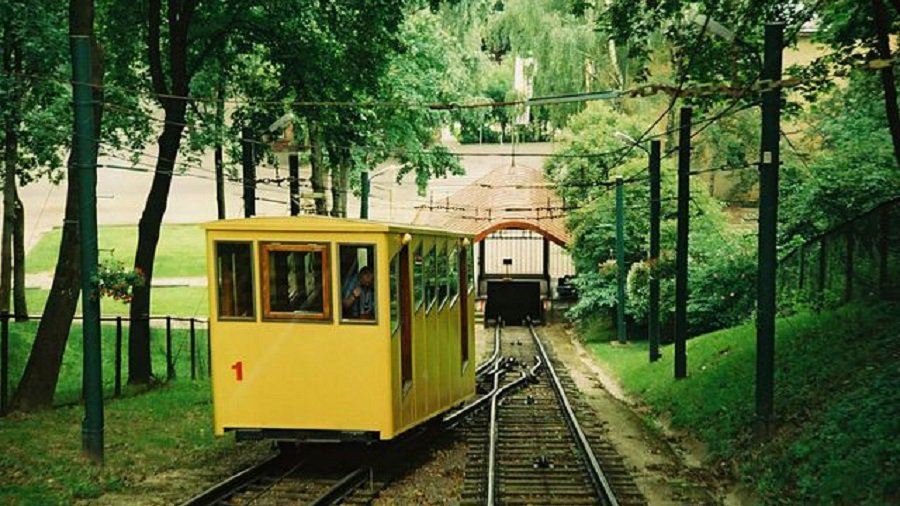 В Каунасе упал фуникулер с детьми, машинист был нетрезв - Происшествия и криминал