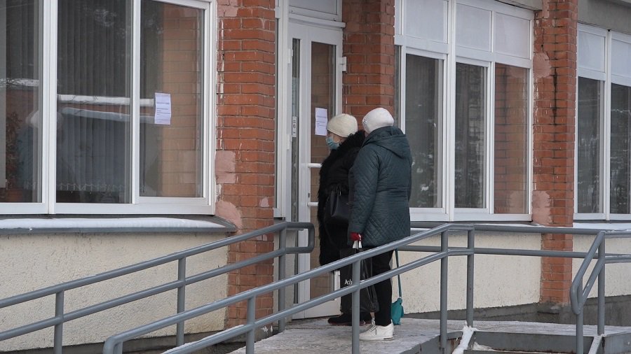 Почему всю неделю не работали кассы "Visagino energija", и где  жителям искать информацию об их работе? (видео) - В Висагинасе