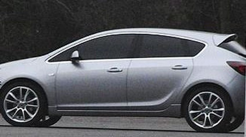 Opel Astra нового поколения сфотографировали без камуфляжа