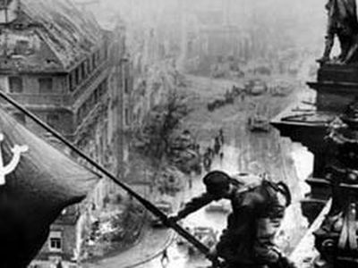 Россияне посчитали преступлением отрицание победной роли СССР в войне - В Мире