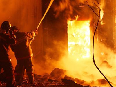 От пожаров в новогодние выходные погибли четыре человека - Литва и страны Балтии