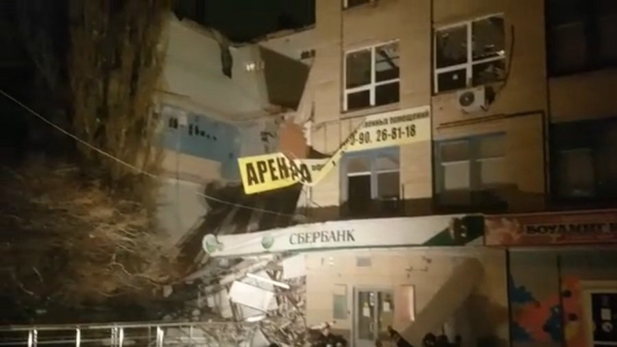 В Новочеркасске частично обрушилось четырехэтажное здание - В Мире