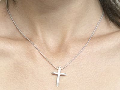 Британцам отказали в праве ношения крестиков на работу
 - В Мире