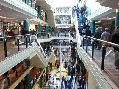 Мужчина открыл стрельбу в рижском торговом центре                                                                                                 - Происшествия и криминал