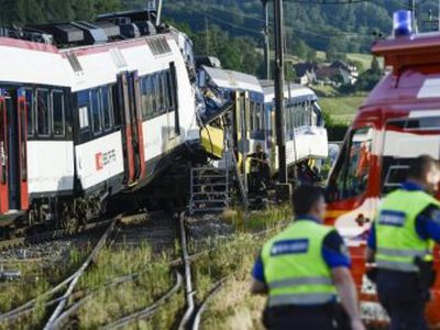 Šveicarijoje susidūrė du traukiniai, pranešama apie dešimtis sužeistųjų
 - Pasaulyje