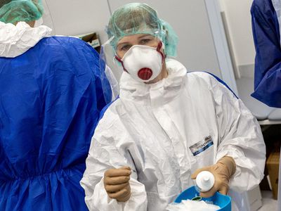 Правительство утвердило список работников, которым придется регулярно тестироваться - Литва и страны Балтии