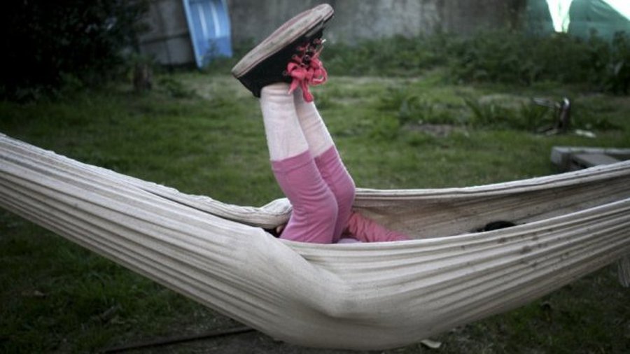 Предлагают запретить оставлять детей без присмотра - Литва и страны Балтии