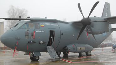 Из-за неожиданной неисправности самолета военно-воздушных сил, делегация Литвы, возглавляемая Далей Грибаускайте, не смогла вылететь в Ригу