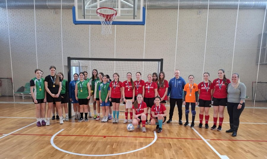 Юные футболистки соревновались в Висагинасе - Висагинас и висагинцы