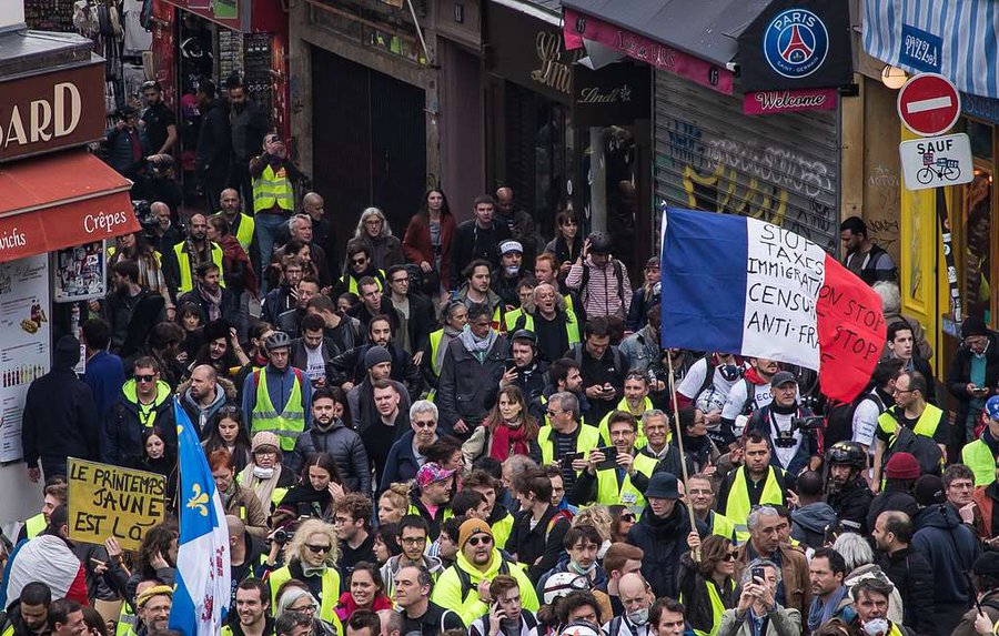Скорость и мобильность. Полиция применила новую тактику на протестах в Париже - В Мире
