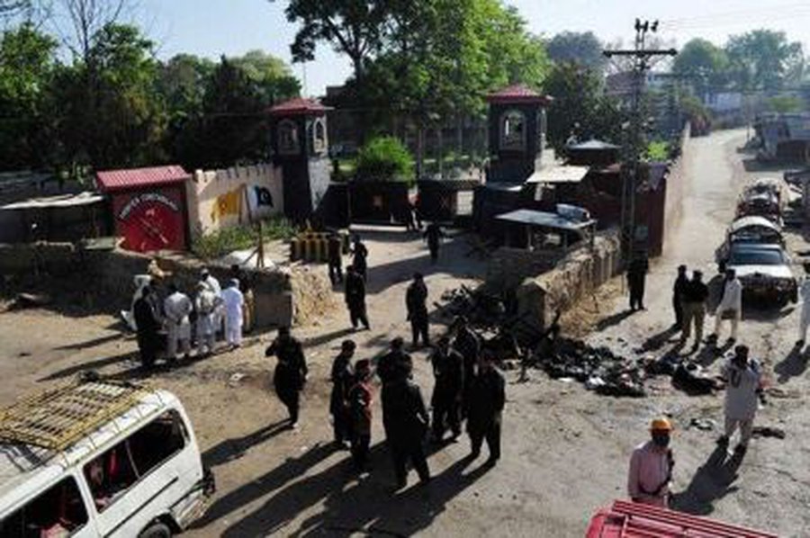 Sunerimo, kad atskleidė slaptą informaciją - Pasaulyje