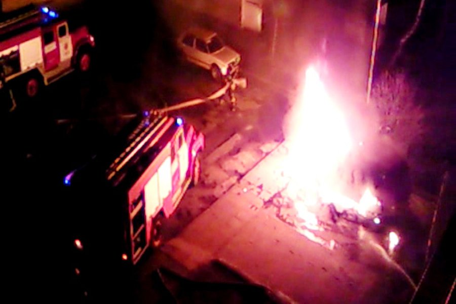 Неизвестные подожгли автомобиль местных предпринимателей                                                                                               - В Висагинасе