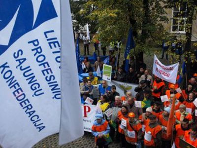 Литовские профсоюзы пообещали властям массовые волнения - Литва и страны Балтии