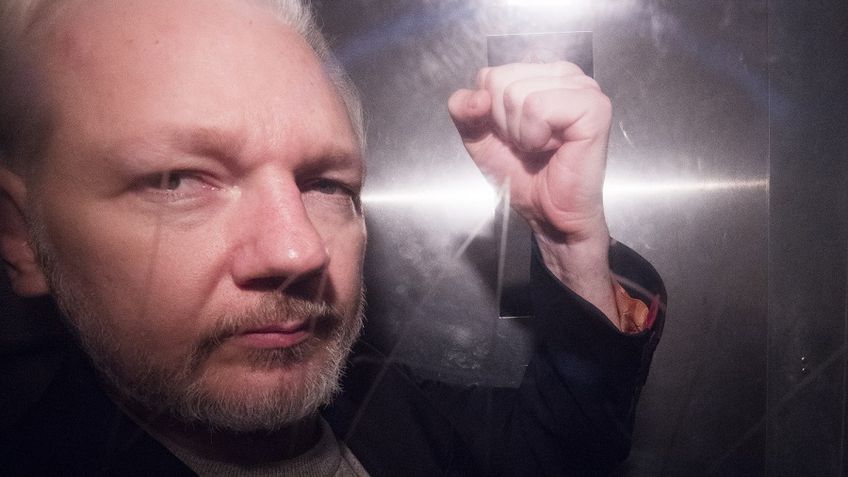 Didžioji Britanija: J. Assange`as perkeltas į kalėjimo ligoninę