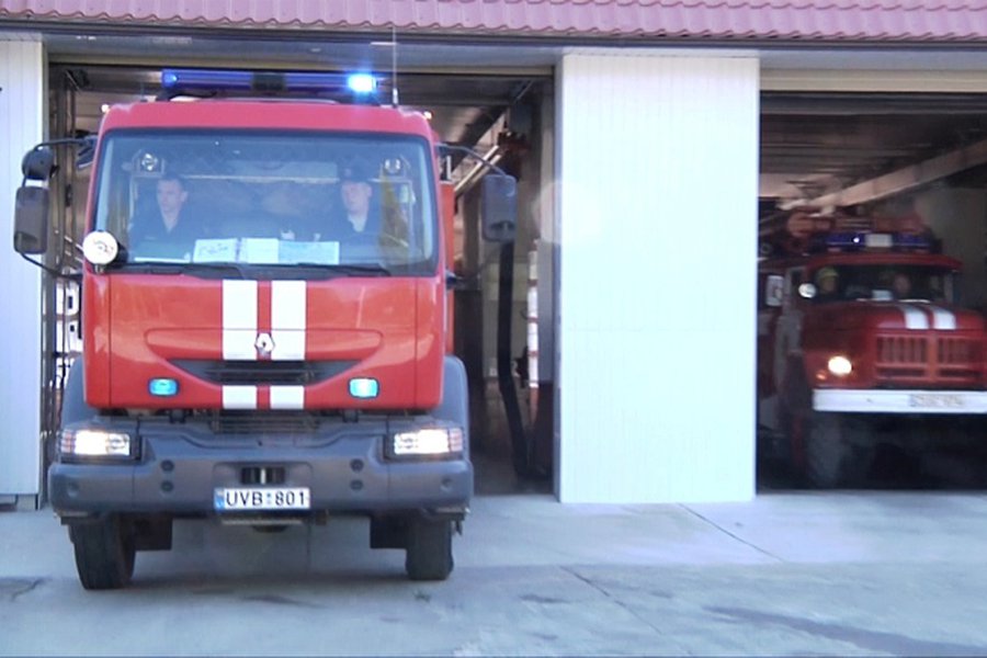 Висагинские пожарные-спасатели: В воде не тонут, в огне не горят - В Висагинасе