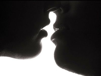 Итальянцы признаны лучшими в мире мастерами поцелуя                                 - Хобби, отдых и развлечения