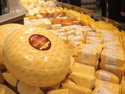 В Россию вернутся литовские молочные продукты Rokiškio suris - Литва и страны Балтии