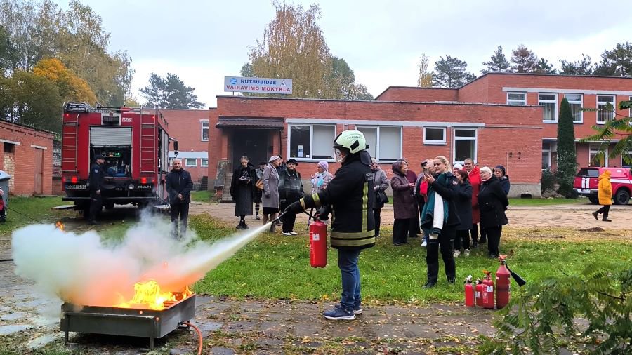 В Висагинском отделении Литовского Красного Креста прошёл праздник, посвящённый Дню сеньёров (видео) - В Висагинасе