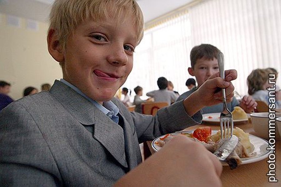 Экономия коснется и питания младших школьников - Литва и страны Балтии