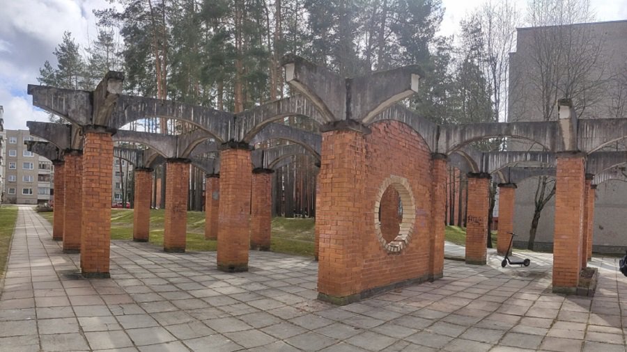 Начался ремонт колонн и арок - В Висагинасе