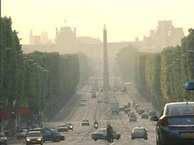 Французы затягивают пояса
 - В Мире