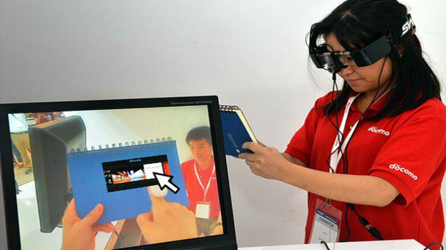 Японские очки заменят путешественникам переводчика - Наука и здоровье