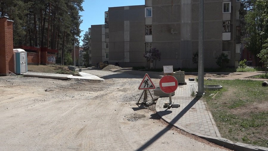 Как устанавливаются дорожные знаки во время проведения ремонтных работ? (видео) - В Висагинасе