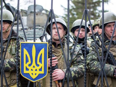 Военных, желающих проголосовать в Крыму, не выпускают из частей - В Мире