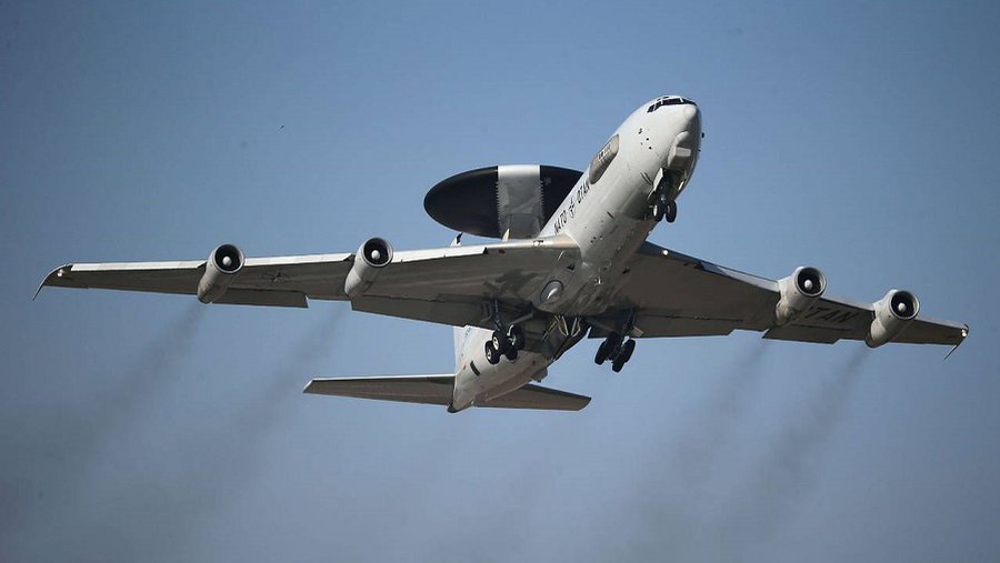 Самолеты - разведчики AWACS приступили к выполнению задач над территорией Литвы - Литва и страны Балтии